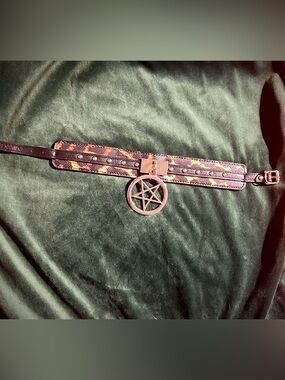 Kill star cheetah choker with pentagram